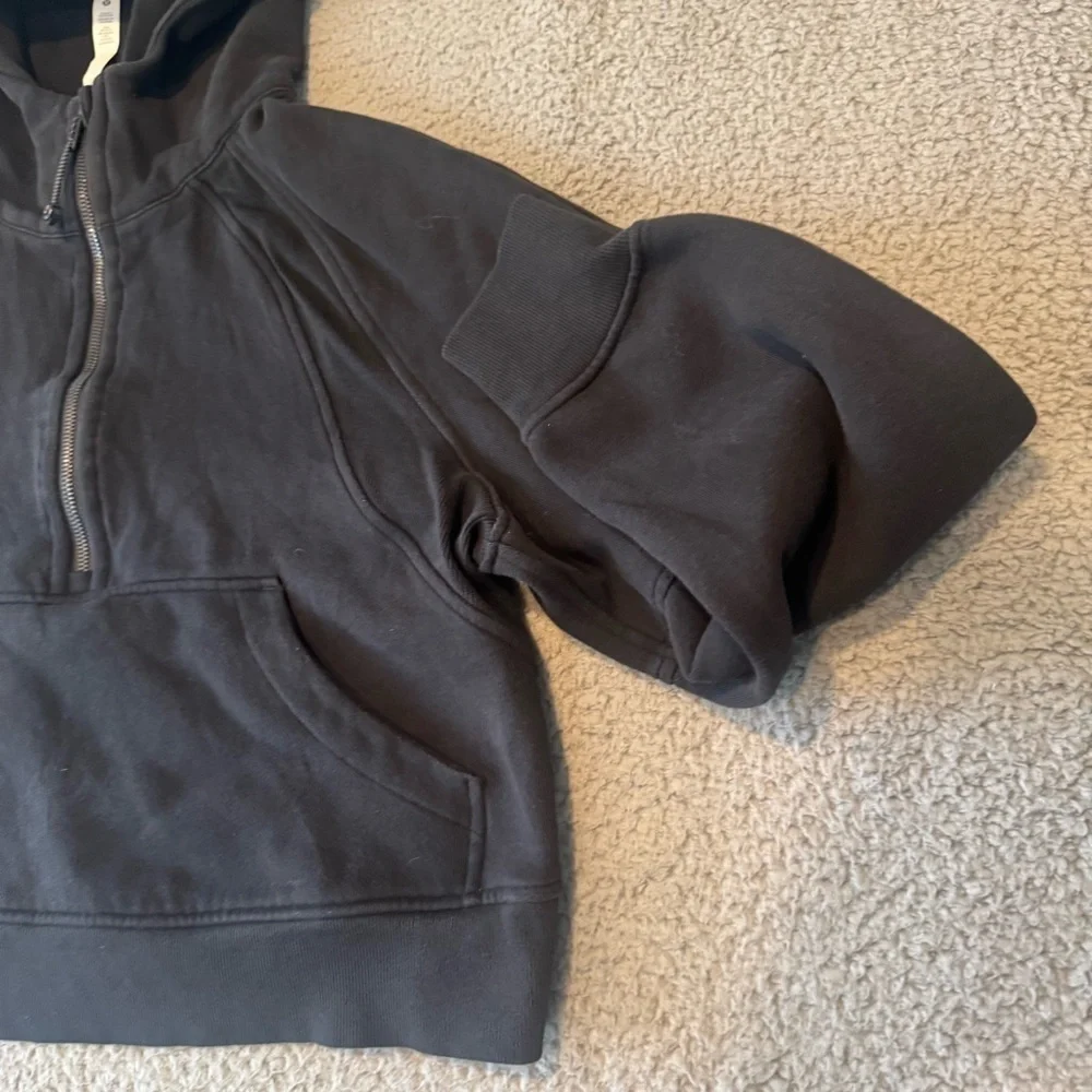 Lululemon Athletica Women's Scuba Oversized 1/2 Zip Cropped Hoodie in Black M/L